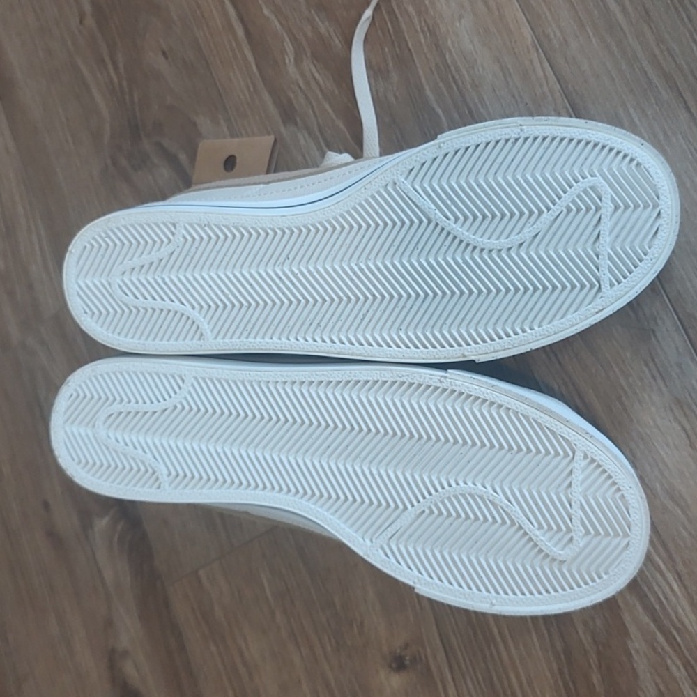 Nike Women's Beige and White Sneakers - Picture 2 of 5